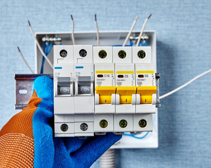 installing a electric panel unit for home power system commack ny